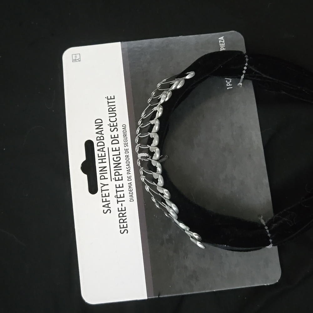 NWT Emo/Gothic Saftey pin head band